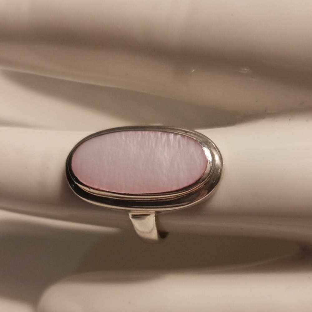 Sterling Silver Pink Mother-of-Pearl Oval Ring Size 6. NWOT